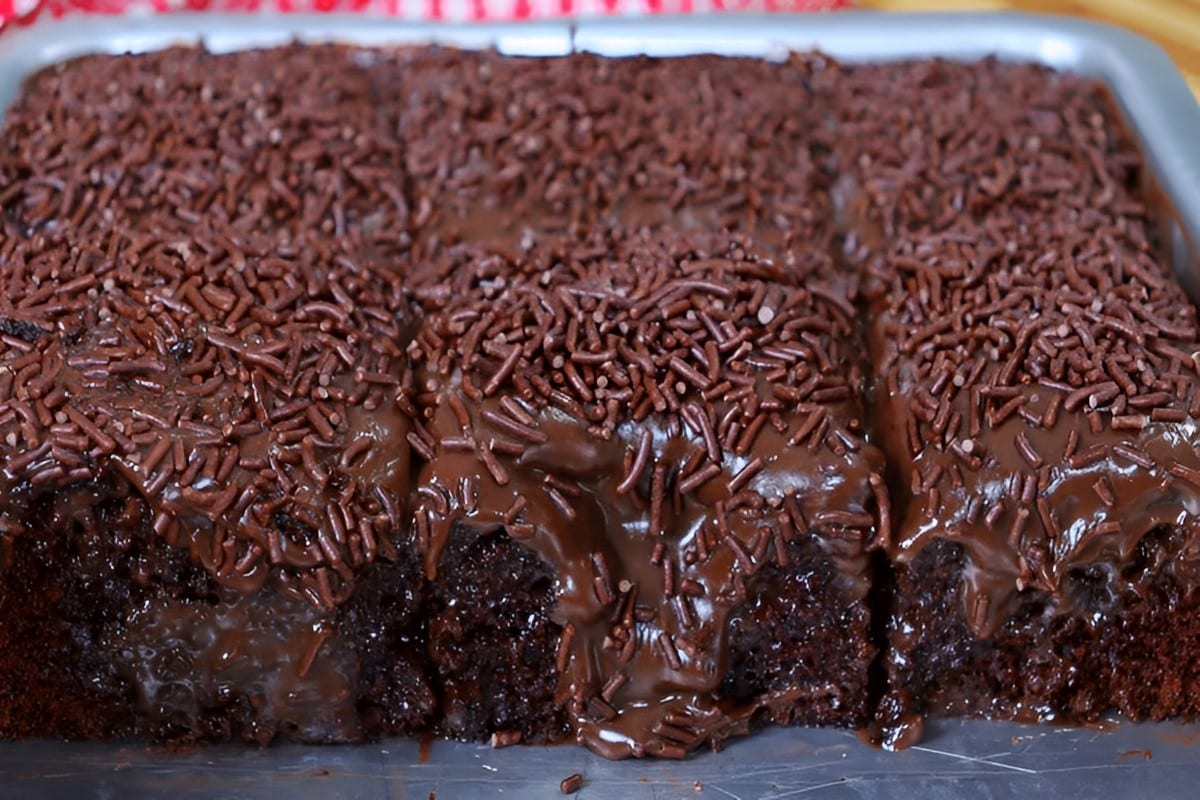 Bolo De Chocolate R Pido E Pr Tico Para Servir Na Forma Perfeito Para