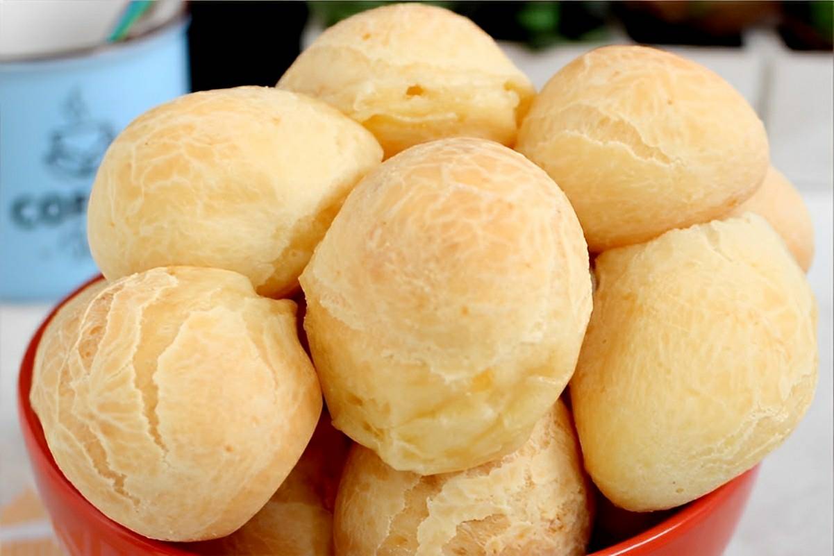 Misture esses 3 ingredientes e prepare um delicioso pão de queijo mineiro