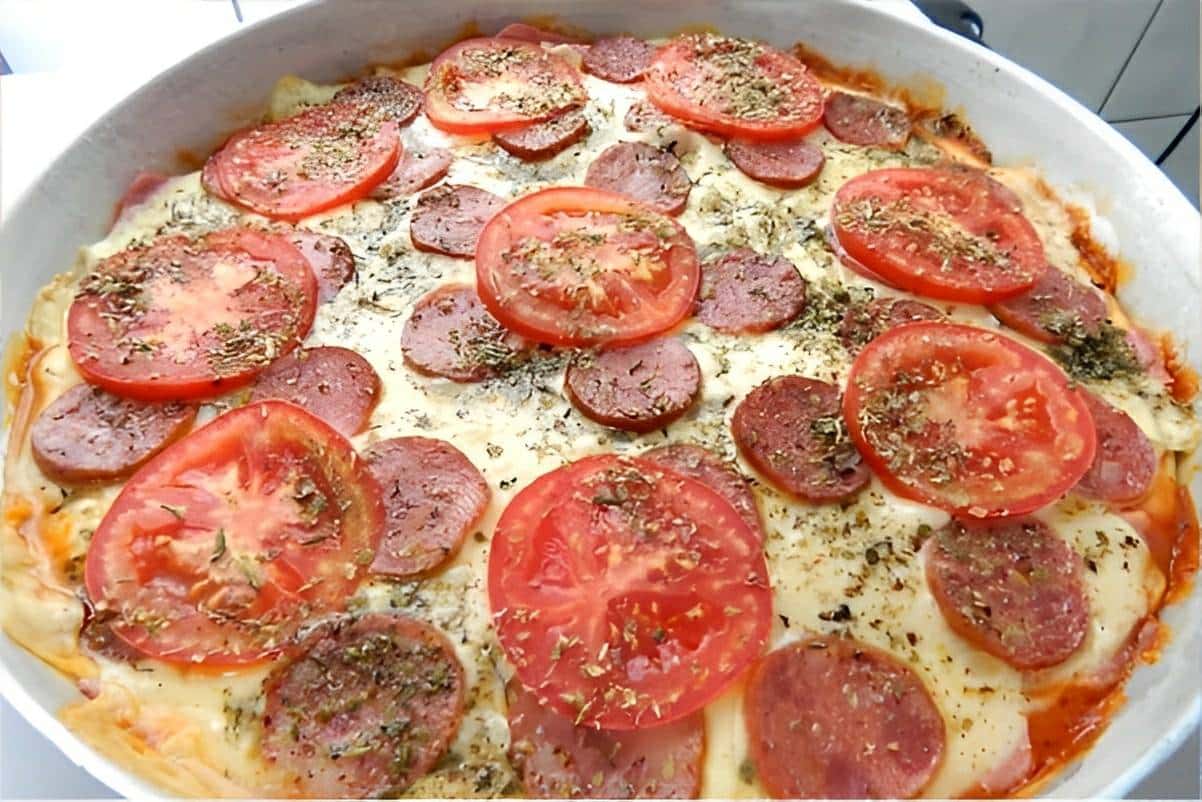 Pizza caseira de liquidificador é só bater os ingredientes e levar para