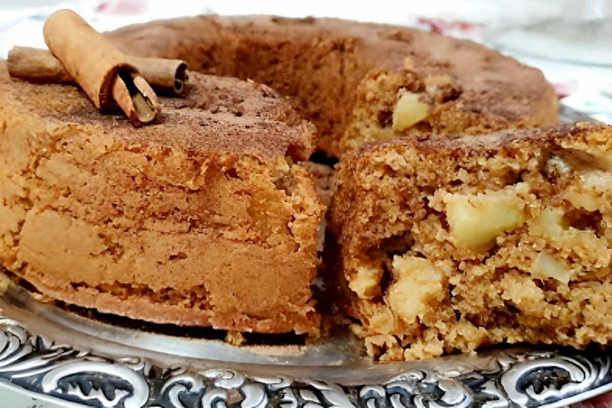 Bolo de maçã aveia fofinho e delicioso para o lanche de toda a família