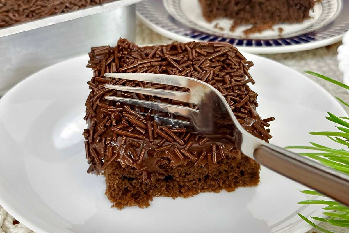 Bolo de Nescau batido à mão cobertura de brigadeiro e chocolate