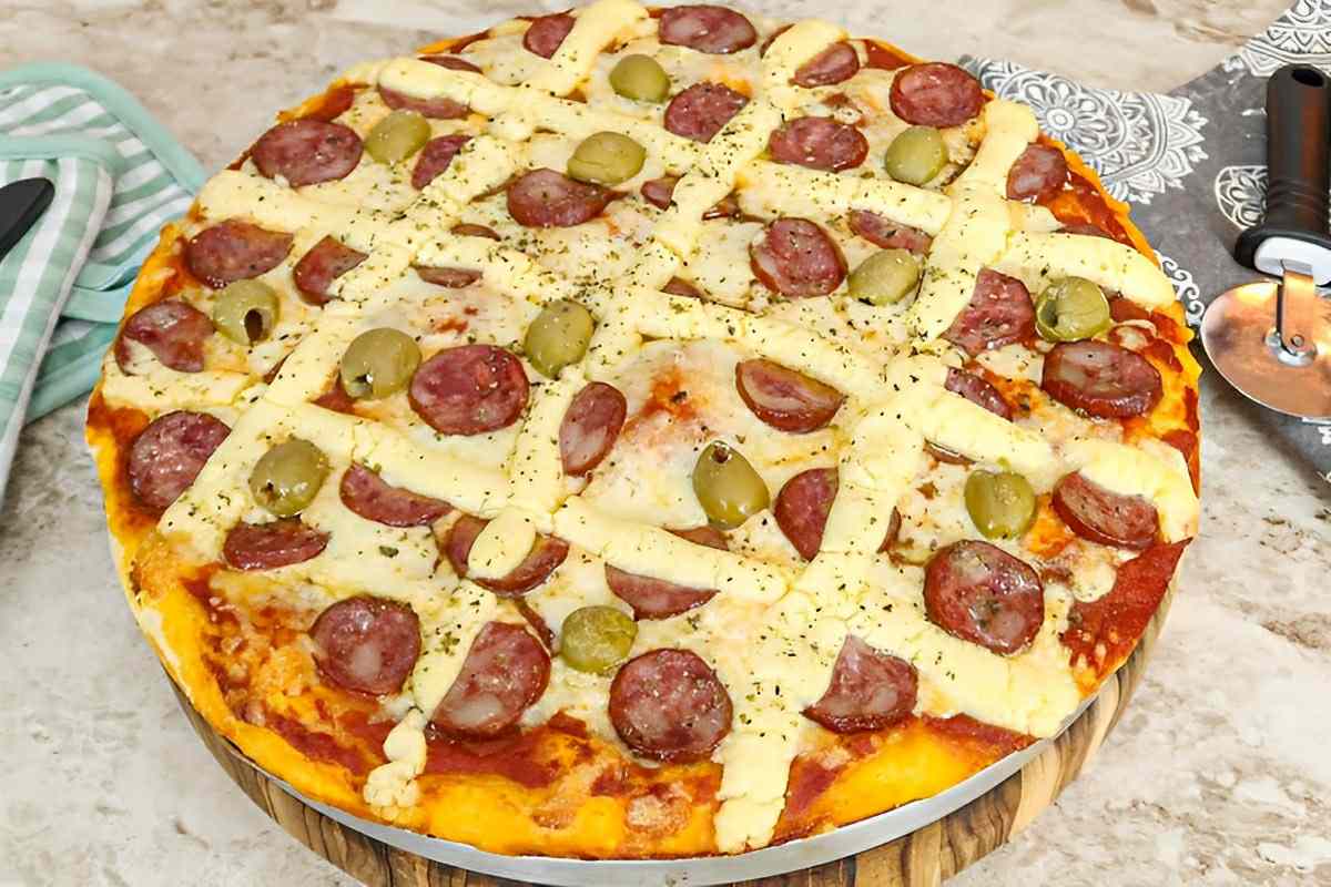 Pizza Caseira De Calabresa Queijo F Cil De Preparar E Perfeita Para