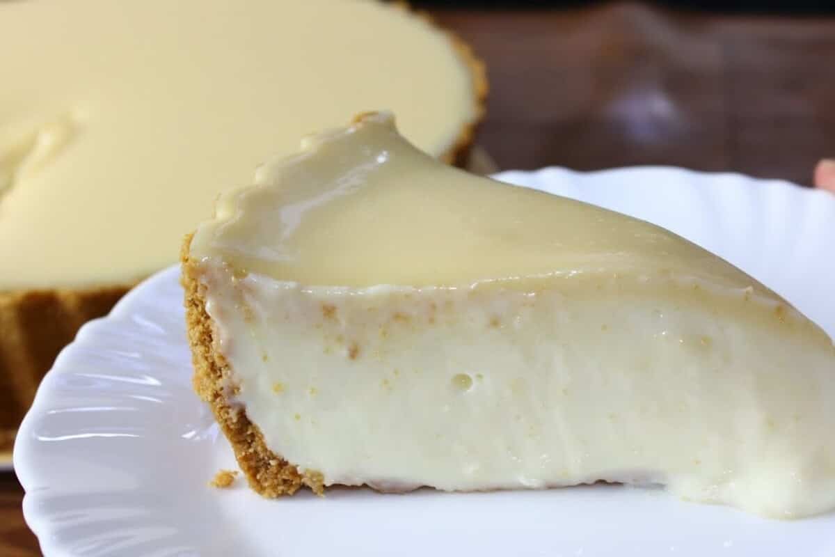 Torta de limão super cremosa e refrescante para sobremesa do almoço de