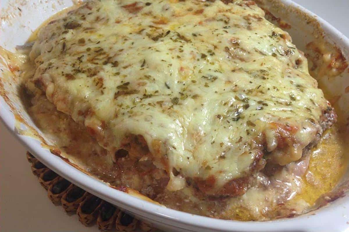 Parmegiana de carne moída muito saborosa e fácil de fazer em qualquer