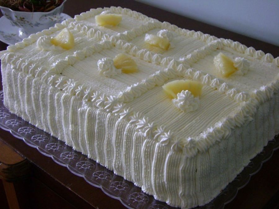 Bolo De Aniversário De Abacaxi Com Creme - Receita Toda Hora