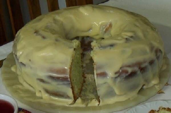 bolo de limao com cobertura de leite condensado