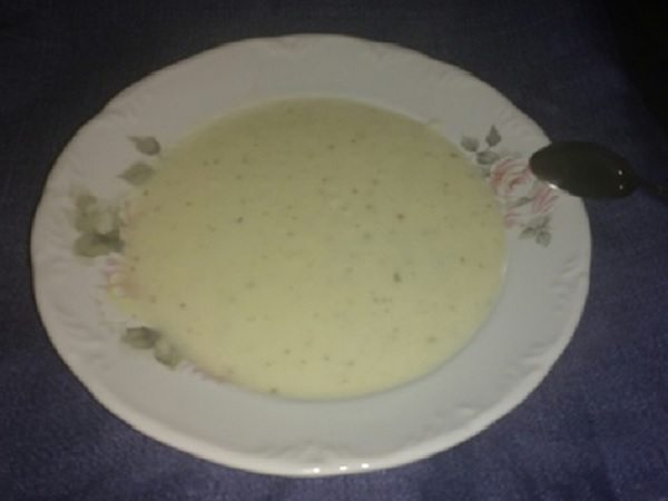 Sopa De Cebola Com Batata, Servida No Prato