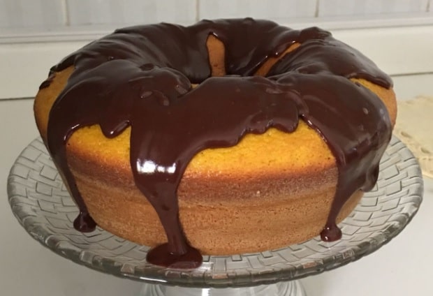 Bolo De Cenoura Com Cobertura Cremosa