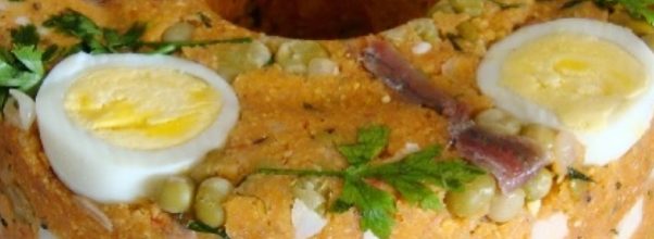 Cuscuz Paulista com Ovos, ervilha e tomate