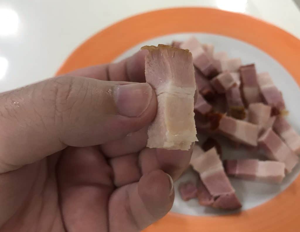 O Bacon Deve Ser Picado Em Cubos Para A Receita De Macarrão Com Brócolis