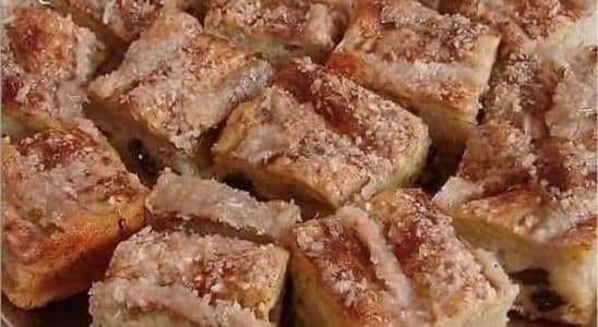 Deliciosa Torta De Banana Cortada Em Pedaços