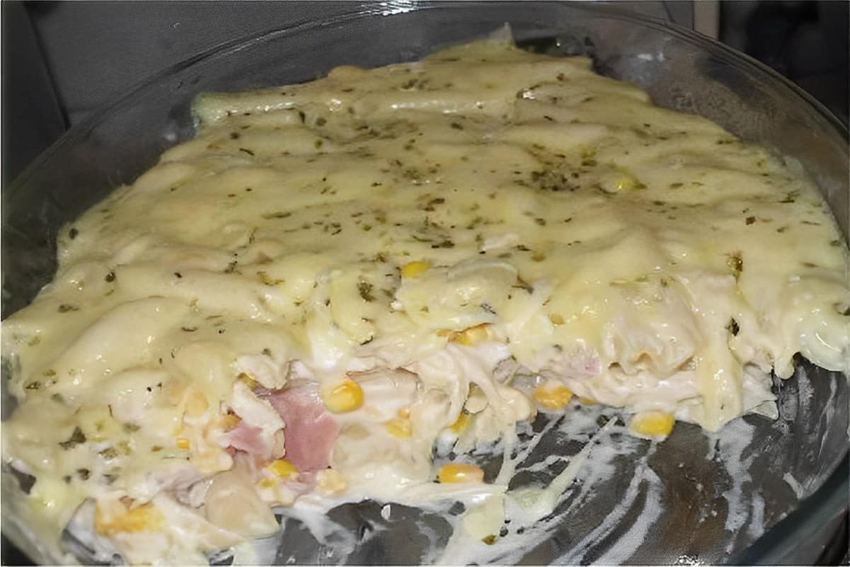 Macarrão Penne Ao Molho Branco Gratinado No Forno Uma Refeição Completa