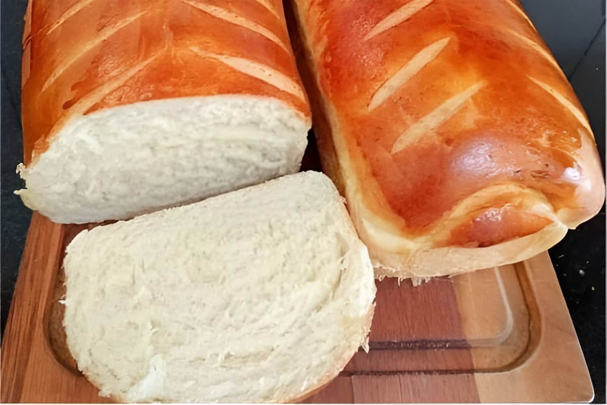 Pão caseiro amanteigado da vovó perfeito para comer no seu café da manhã ou lanche