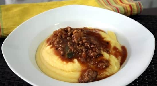 Polenta com carne moída