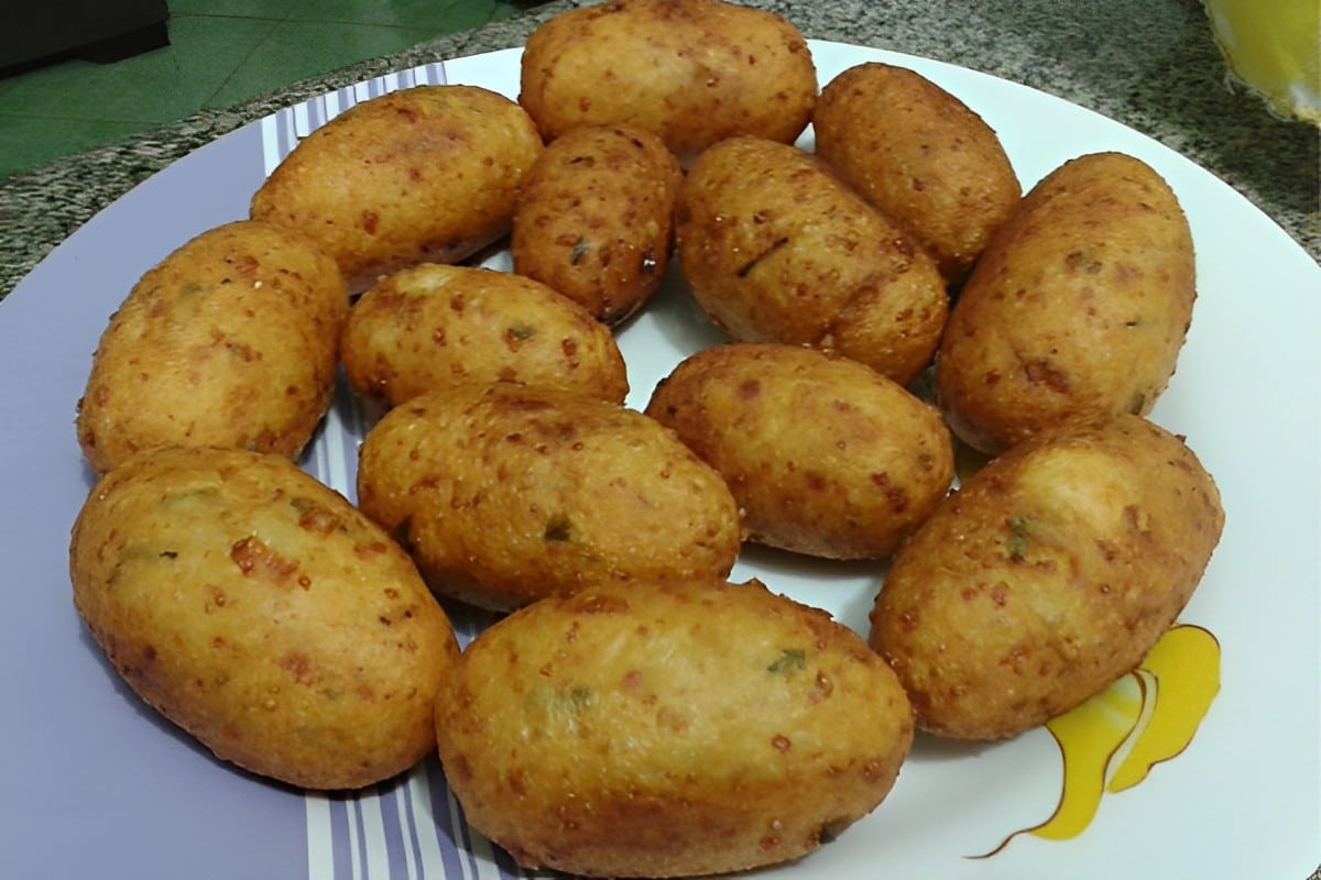 Bolinho de aipim recheado da fazenda receita que minha avó fazia