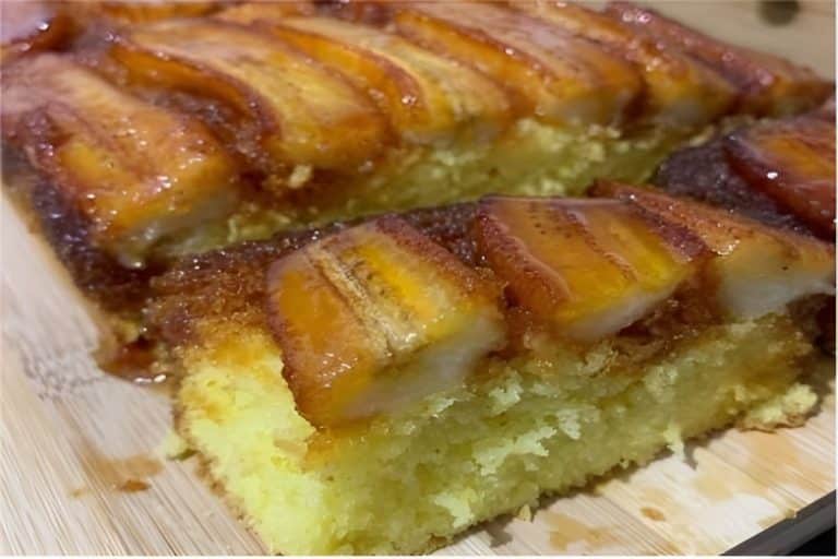 Bolo De Banana Da Fazenda A Massa é Fofinha E A Cobertura Feita Com Banana Caramelada 3470