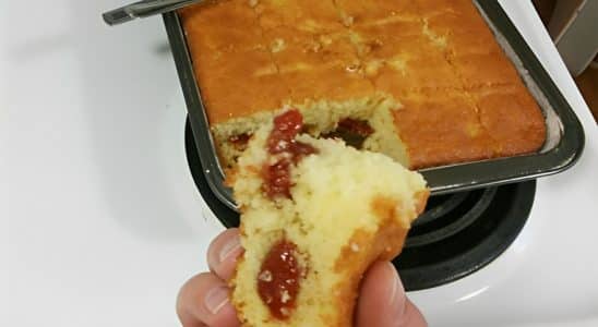 Bolo De Fubá Com Goiabada