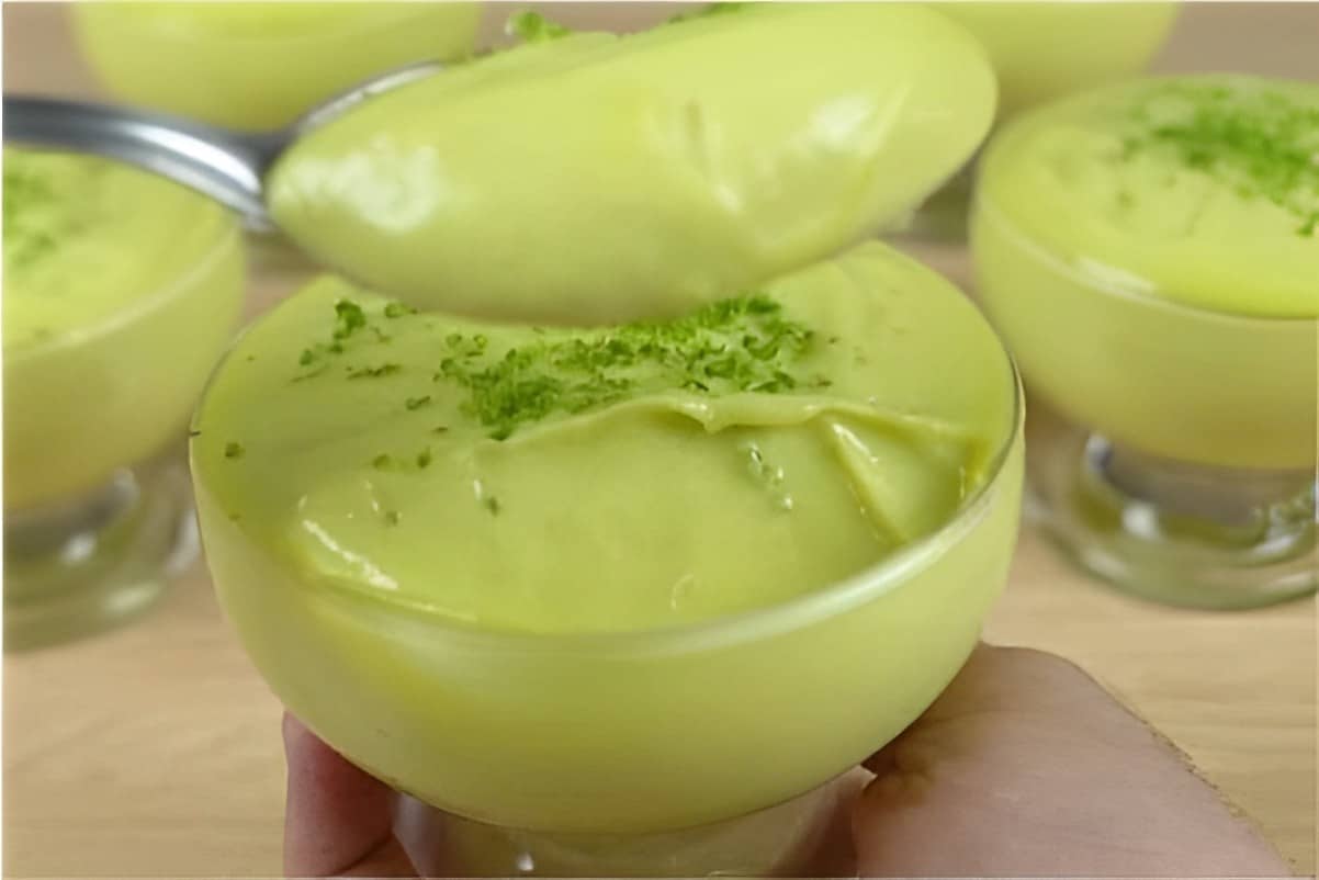 Creme de abacate saudável fácil e delicioso uma sobremesa perfeita para ...