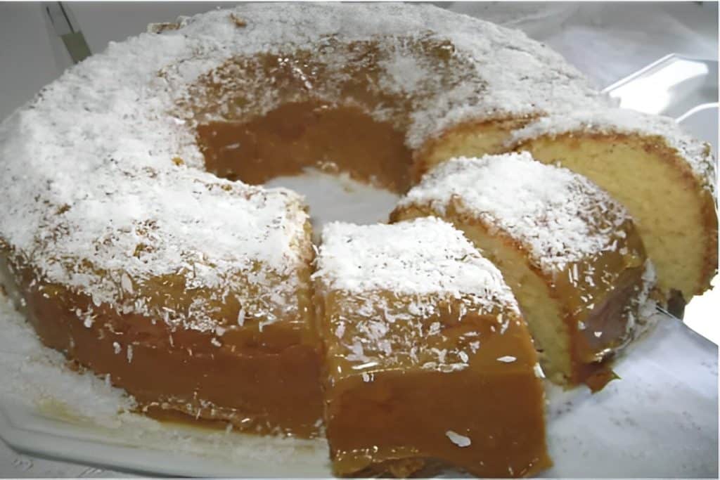 Bolo De Coco Com Doce De Leite