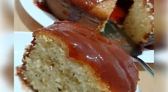 Bolo De Fubá Com Calda De Goiabada