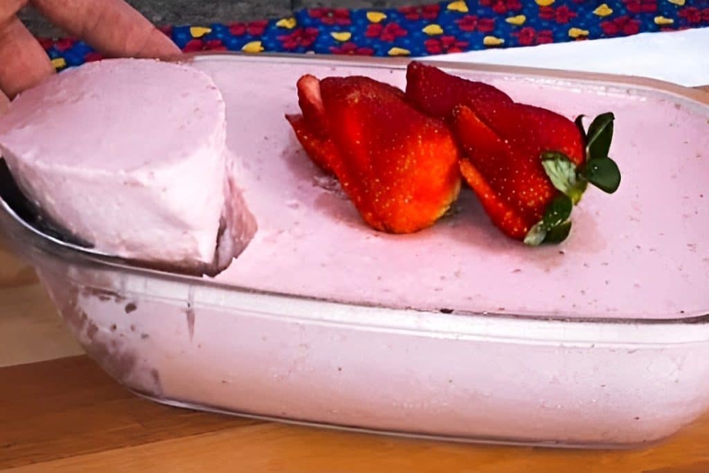 Mousse De Morango