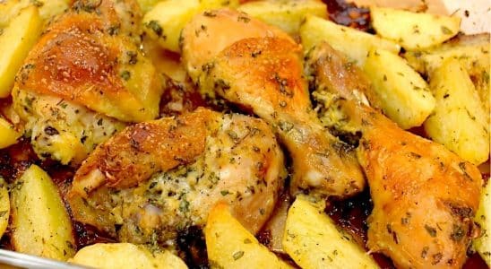 Frango Assado Com Batatas No Forno