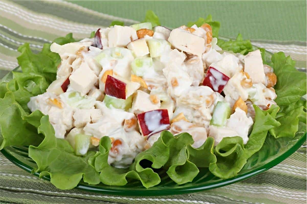 salada-waldorf-de-natal-com-frutas-e-nozes-essa-salada-n-o-pode-faltar