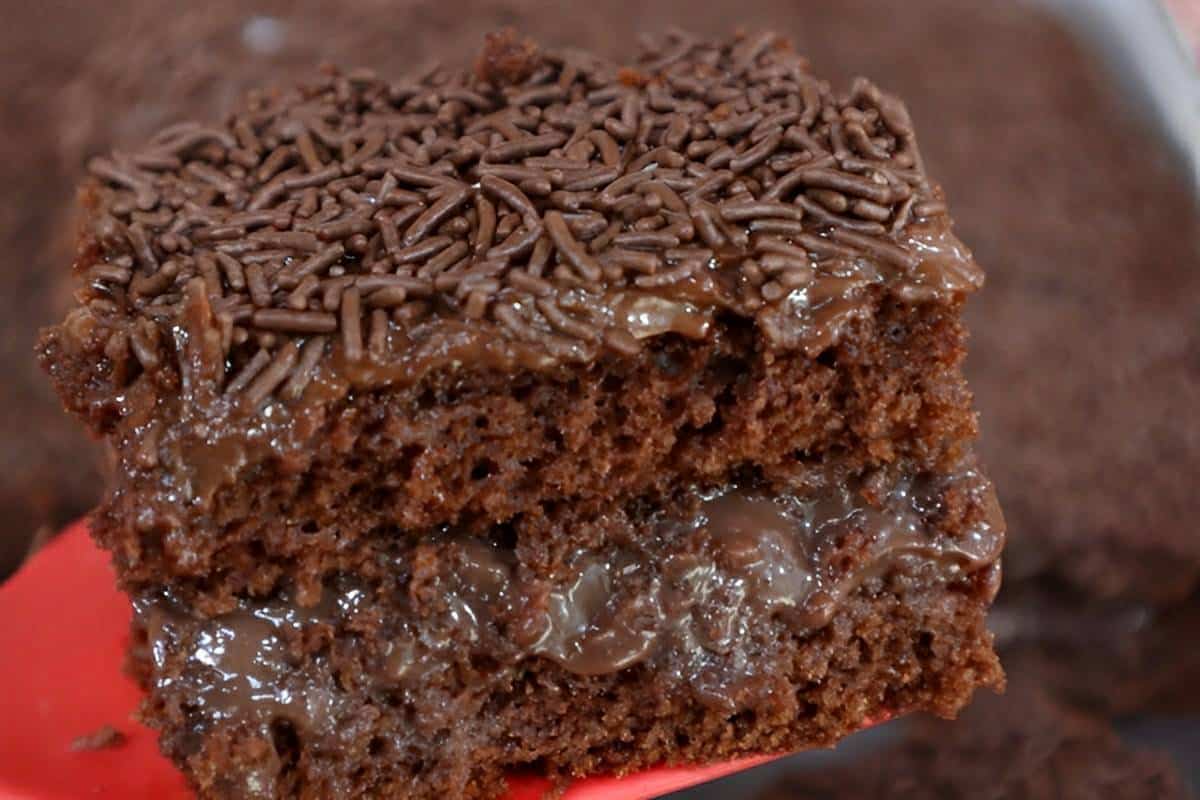 Bolo Brigadeiro Molhadinho E Delicioso Para Servir No Lanche Ou Na Festinha De Aniversário 4302