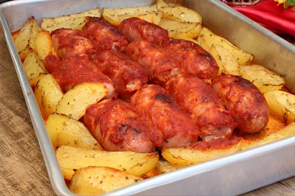 Linguiça Com Batata No Forno