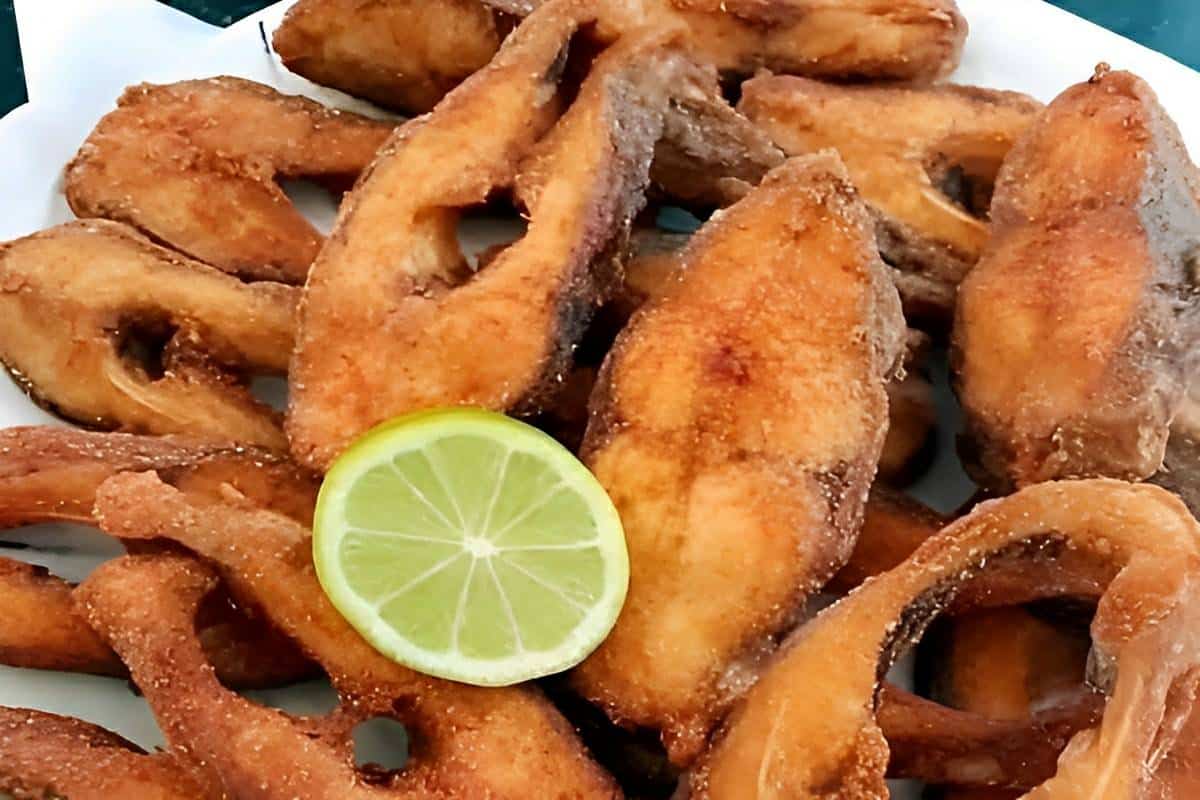 Peixe Frito Crocante E Sequinho Uma Delícia Para Servir No Almoço Ou Jantar