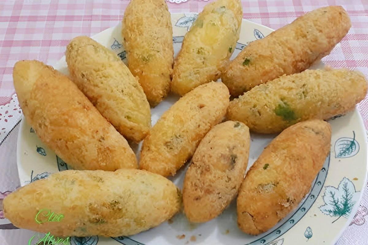 Bolinho de mandioca com recheio de carne moída uma delícia bem fácil de
