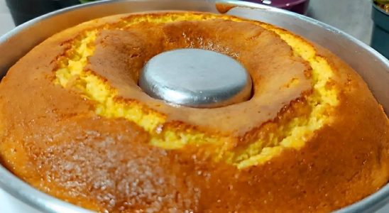 Bolo De Fubá Com Creme De Leite