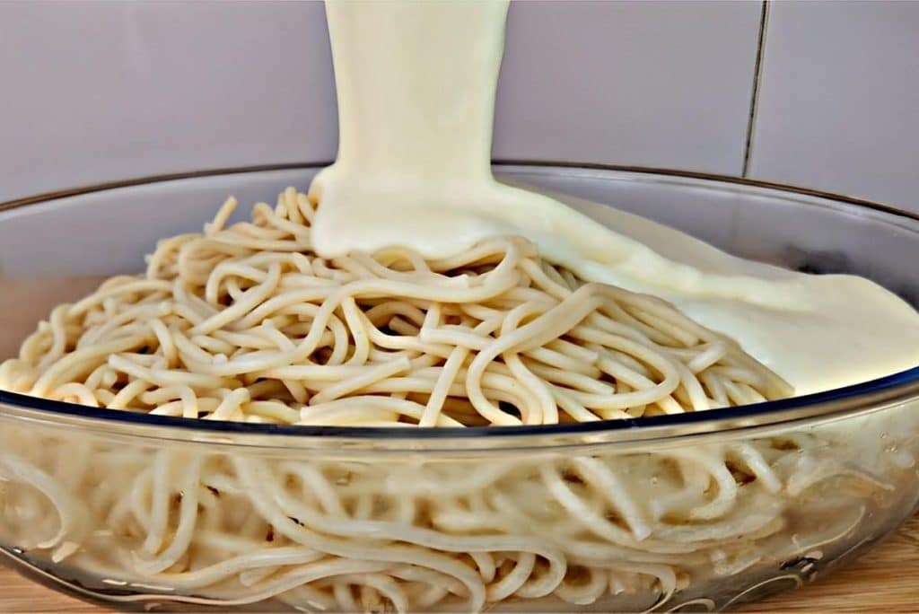 Espaguete Com Molho Branco