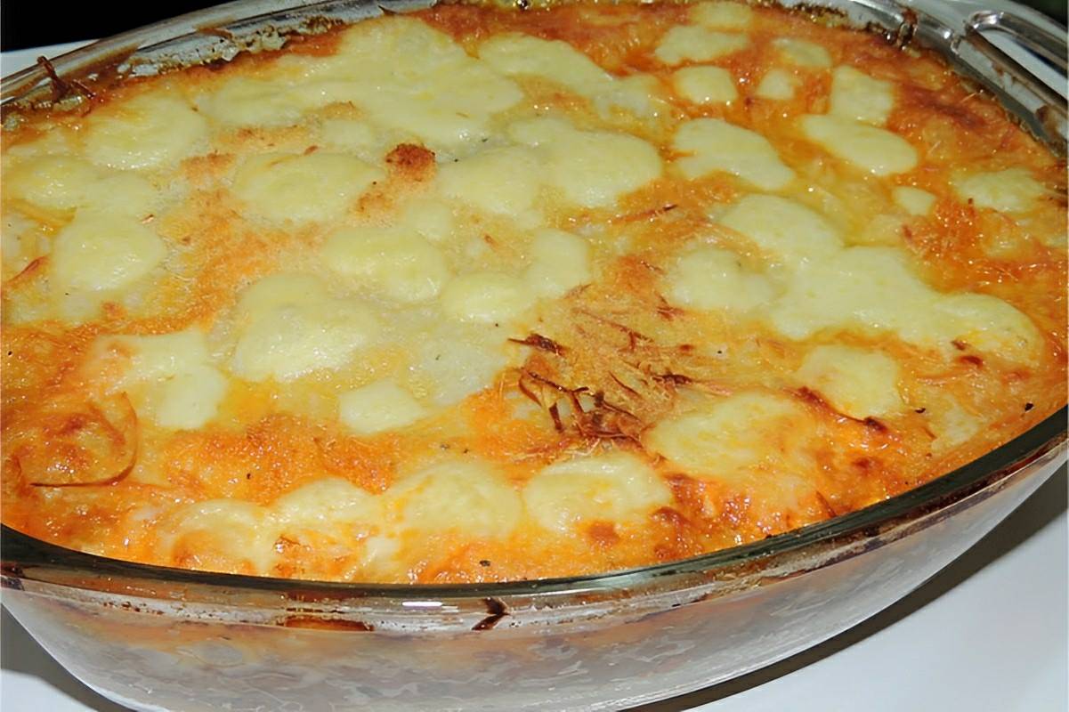 Torta de batata ao forno com recheio de carne moída deliciosa e