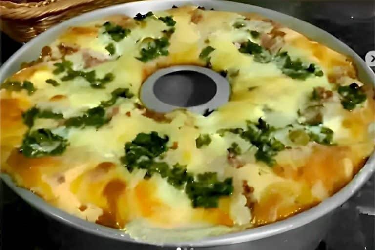 Torta de liquidificador fácil e deliciosa basta bater os ingredientes espalhar o recheio e assar