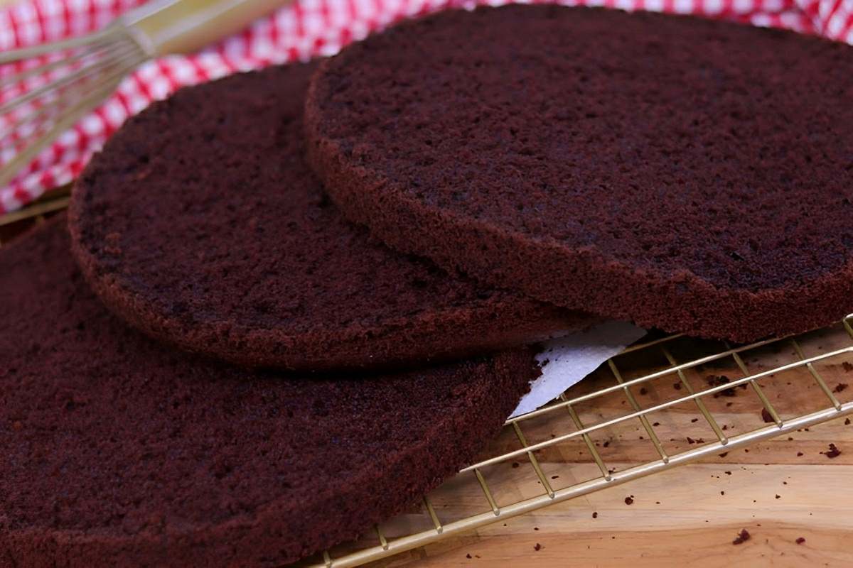 Massa de chocolate para bolo de aniversário deliciosa e perfeita para ...