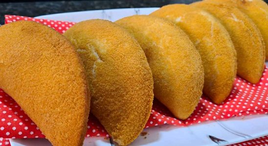 Pastelão português com recheio de carne moída delicioso e perfeito para o lanche 2 pastelão português