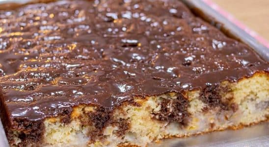 Bolo De Banana Com Cobertura De Chocolate