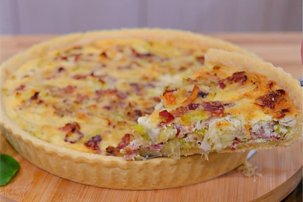 Quiche De Bacon Com Alho Poró E Queijo