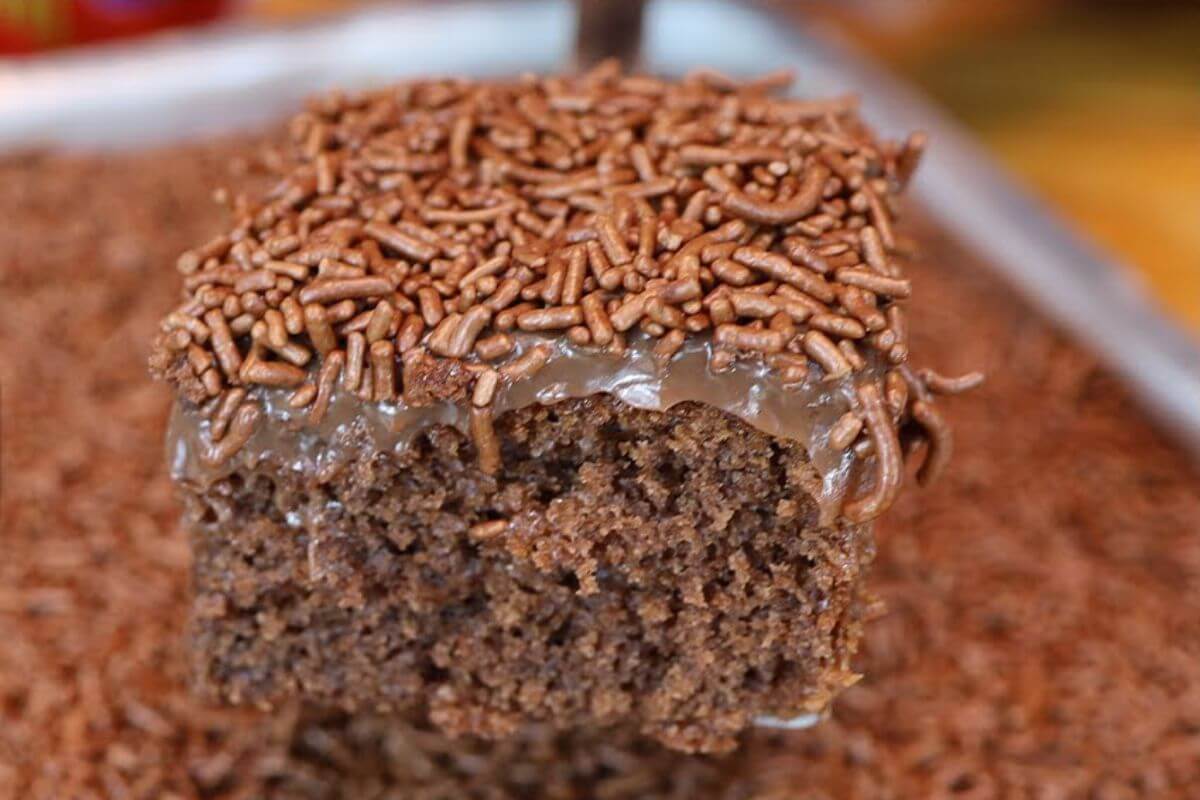Bolo de chocolate com nescau bem gostoso de um jeito fácil e barato de ...