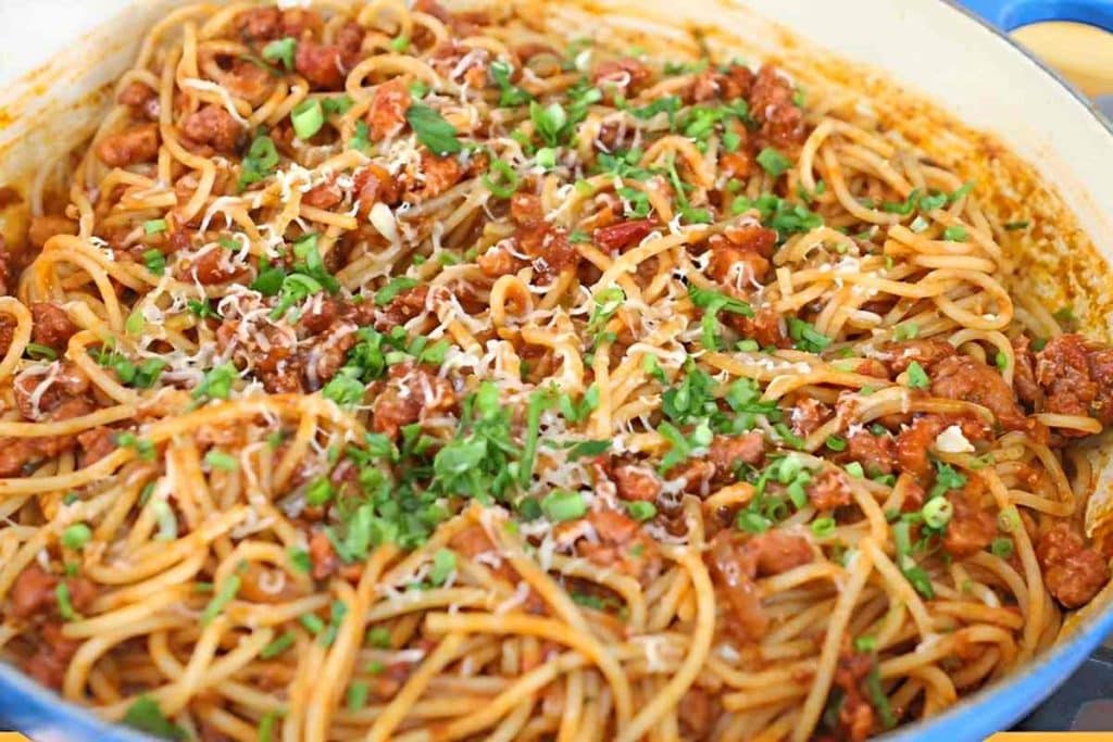 Ragu De Linguiça Com Espaguete