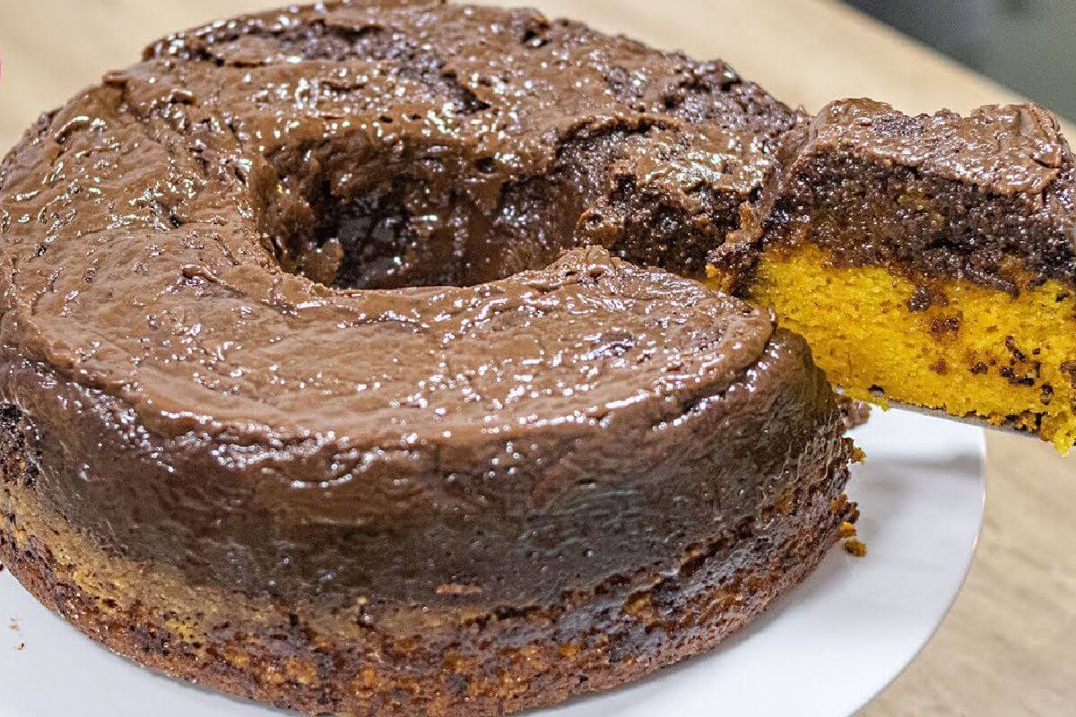 Esse bolo de cenoura invertido fica incrível é de dar água na boca de ...
