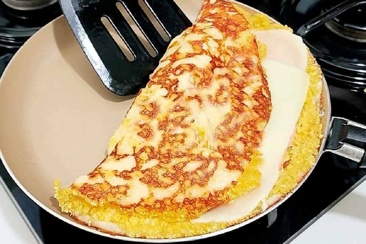 Tapioca de cuscuz para fazer na frigideira e rechear como preferir