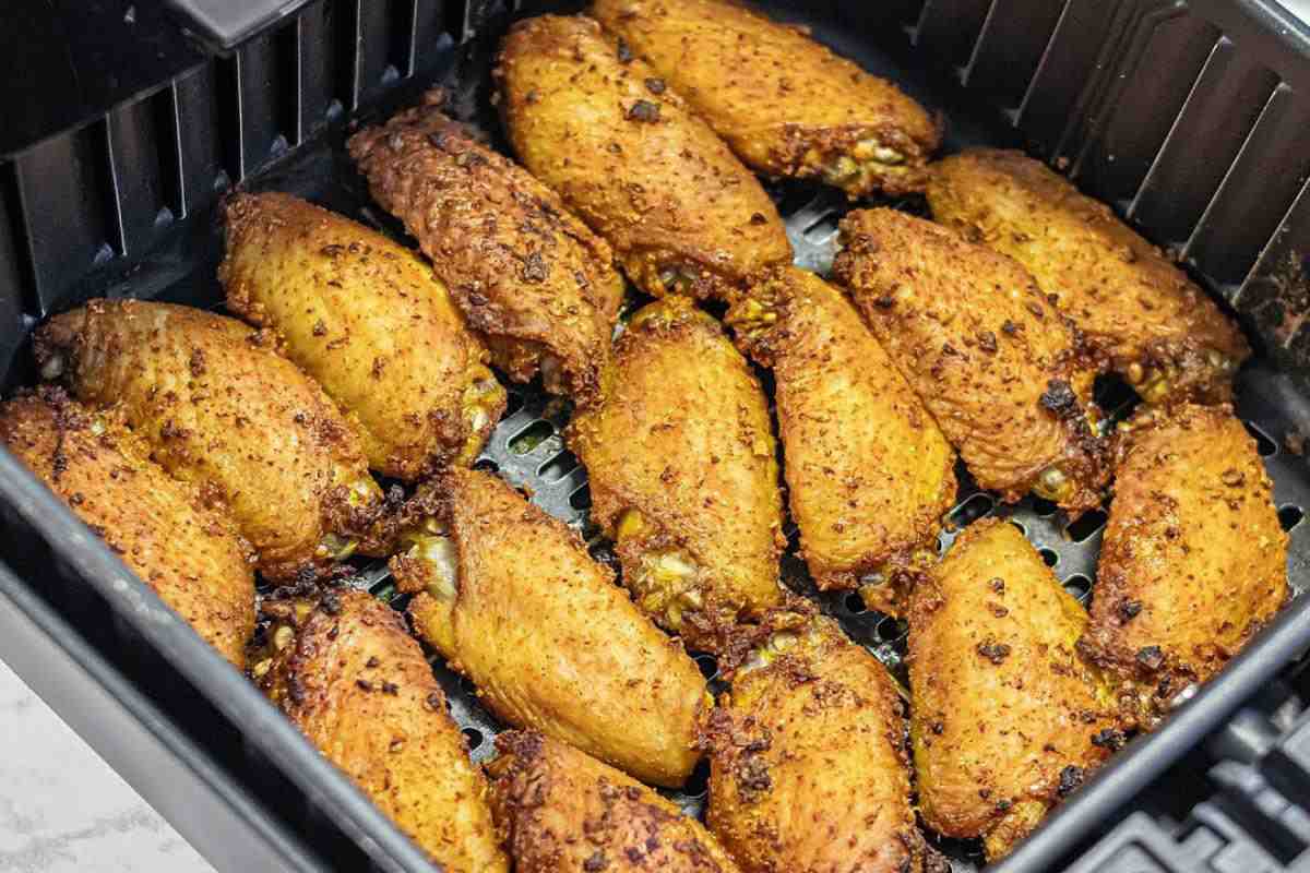 Asinha de frango crocante na air fryer com um molho incrível para
