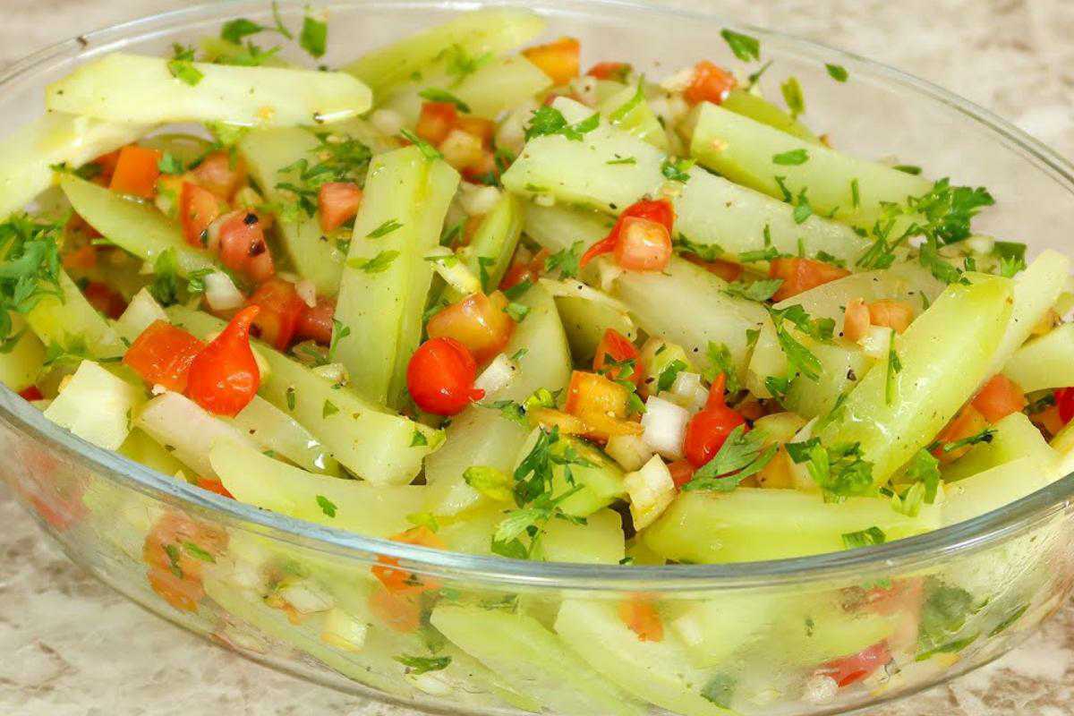 Salada de chuchu deliciosa e bem temperadinha para acompanhar seu ...
