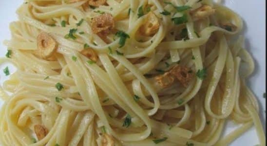 macarrão alho e óleo de restaurante