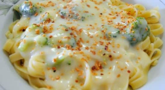 Macarrão Com Brócolis E Molho Branco