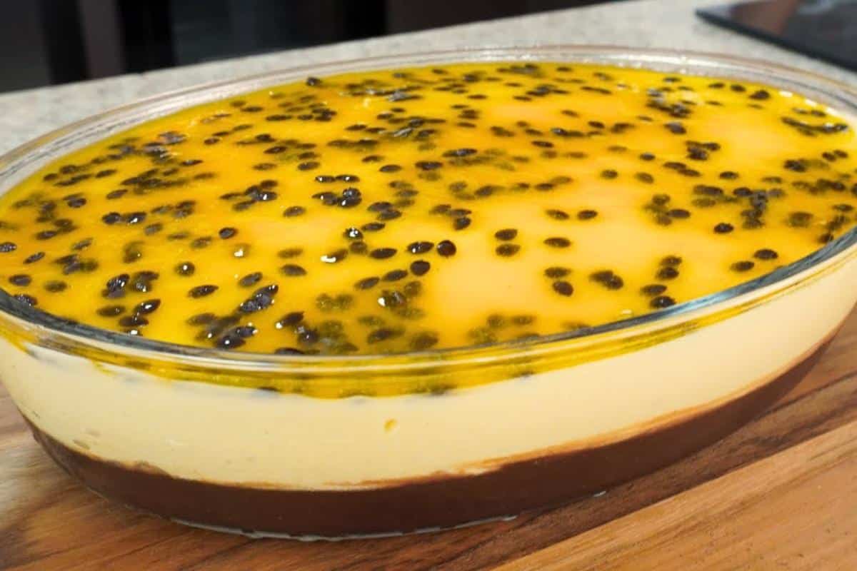 Mousse de maracujá com chocolate bem cremosão e irresistível