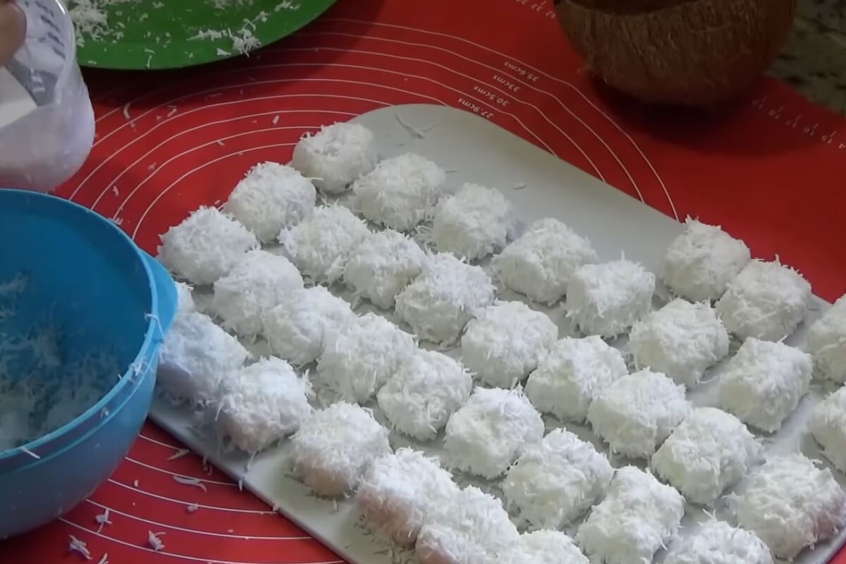 Balinha de coco fácil de fazer que desmancha na boca e rende bastante