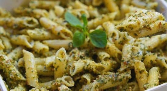 macarrão ao molho pesto